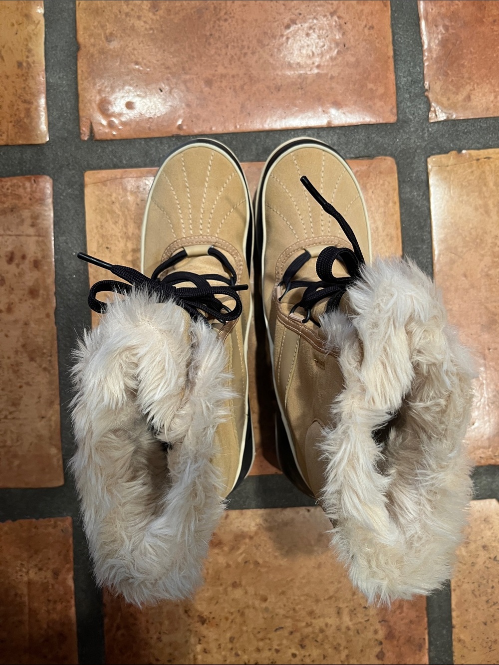 Sorel Women’s Tan & Black Faux-Fur Lined Winter Boots never worn.